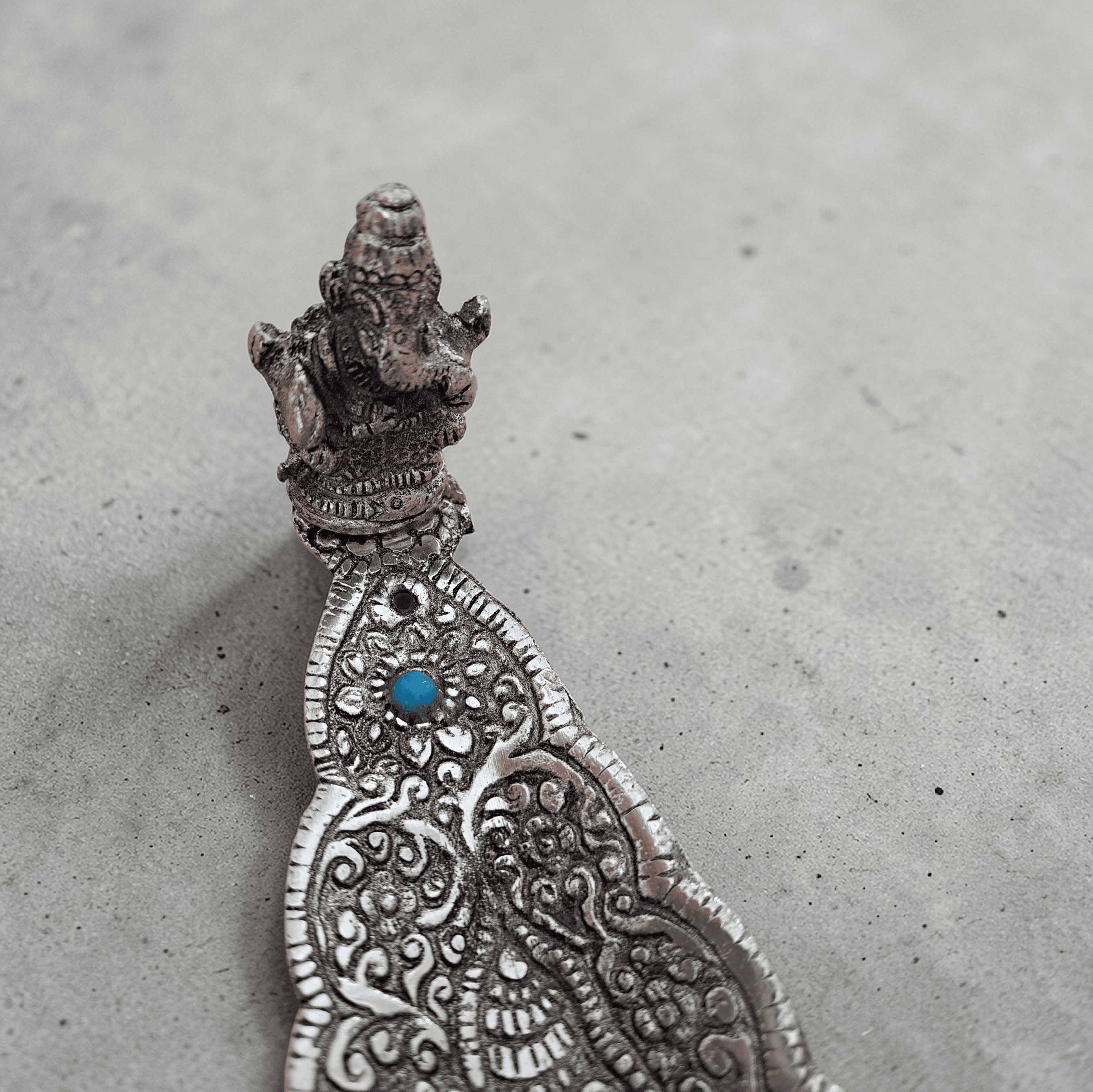 Fém hosszú füstölőtartó - Ganésa